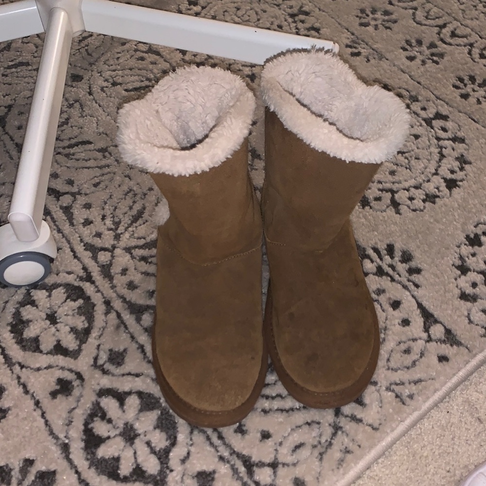 Brown  Minnetonka boots womans size 6